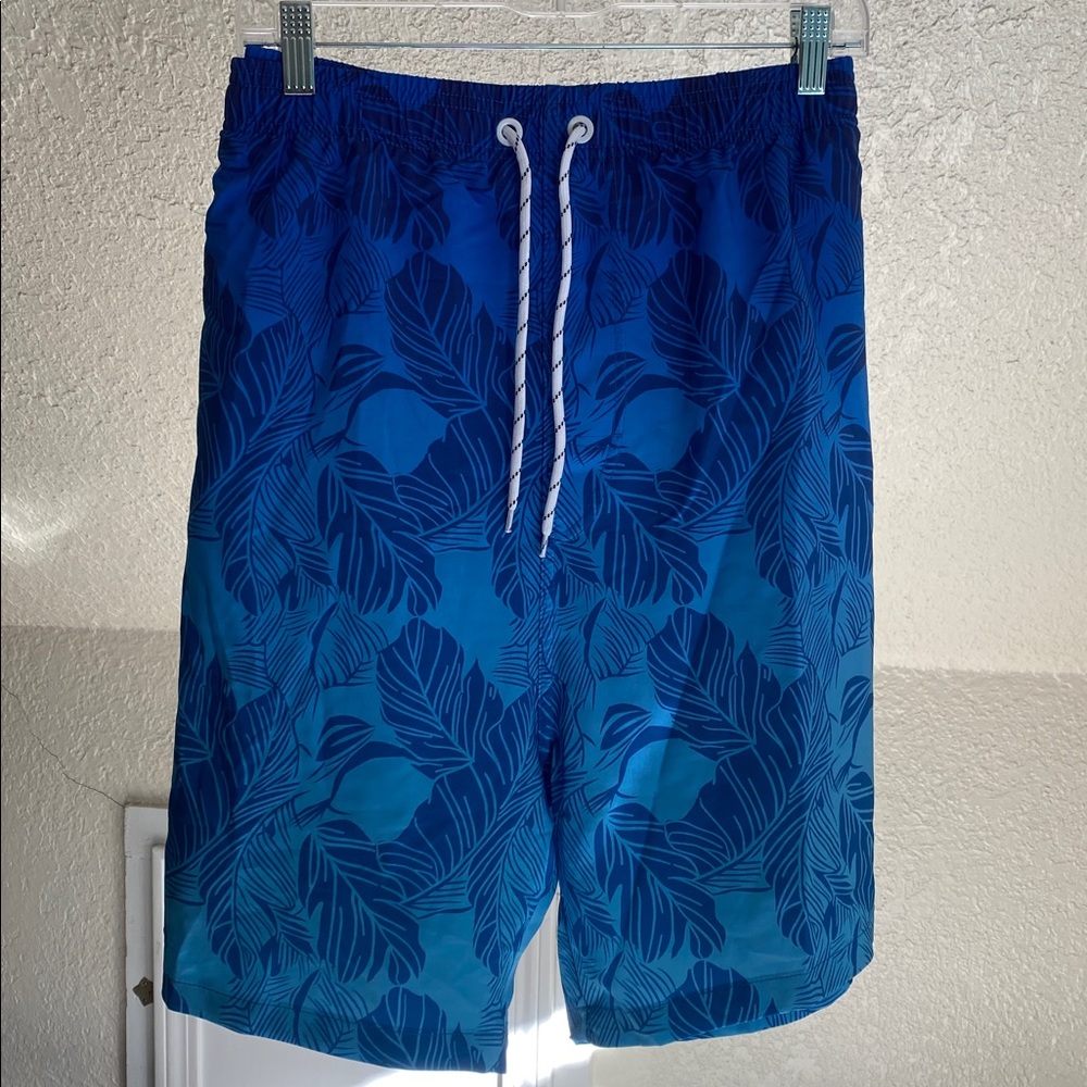 No name brand men’s size 3X shorts or swim suit